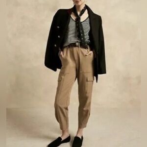 NWOT Banana Republic Slim Refined Stretch Cargo Khaki Pants